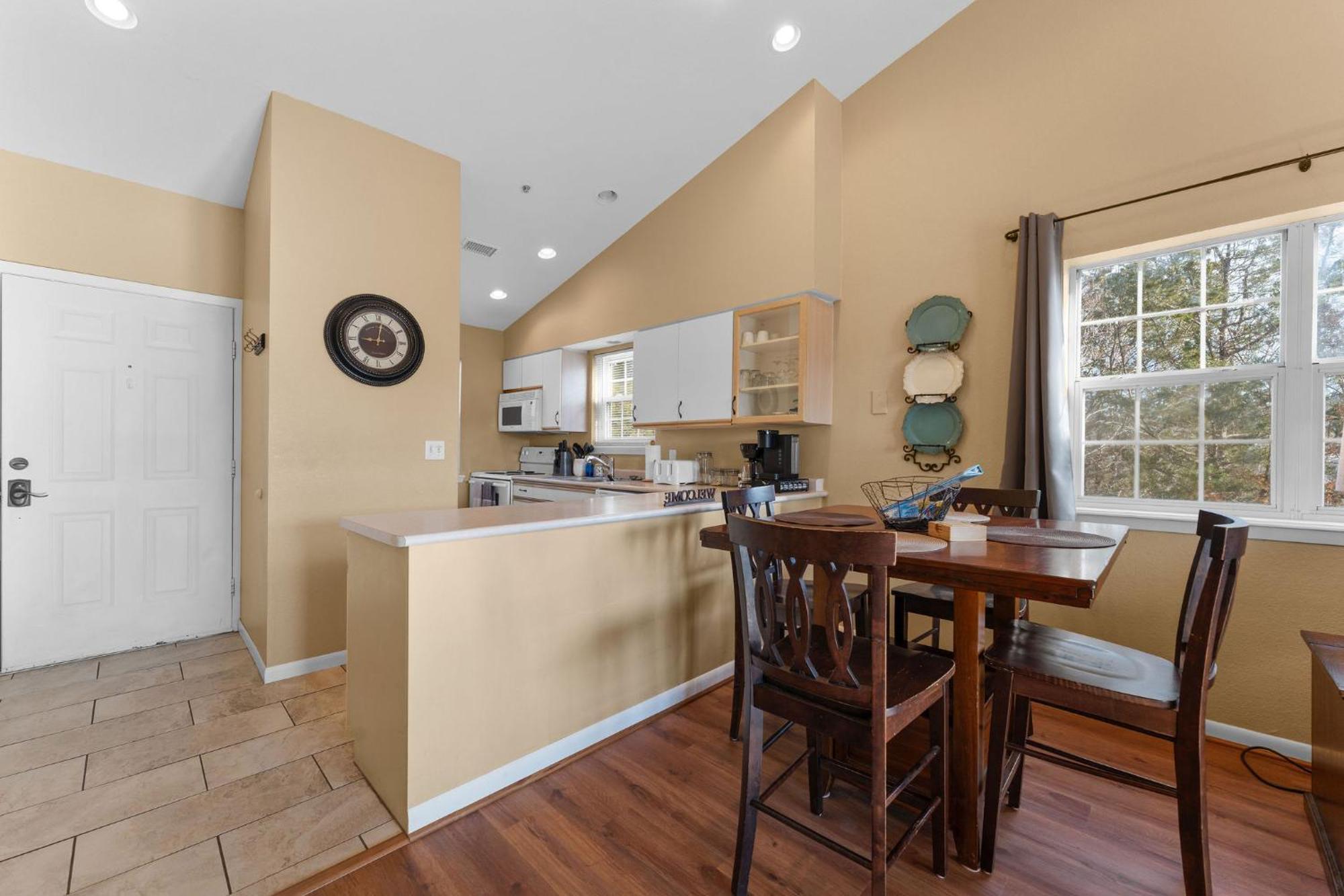 Cozy Top Floor 2Br Condo With View And Amenities!! Point Lookout Extérieur photo