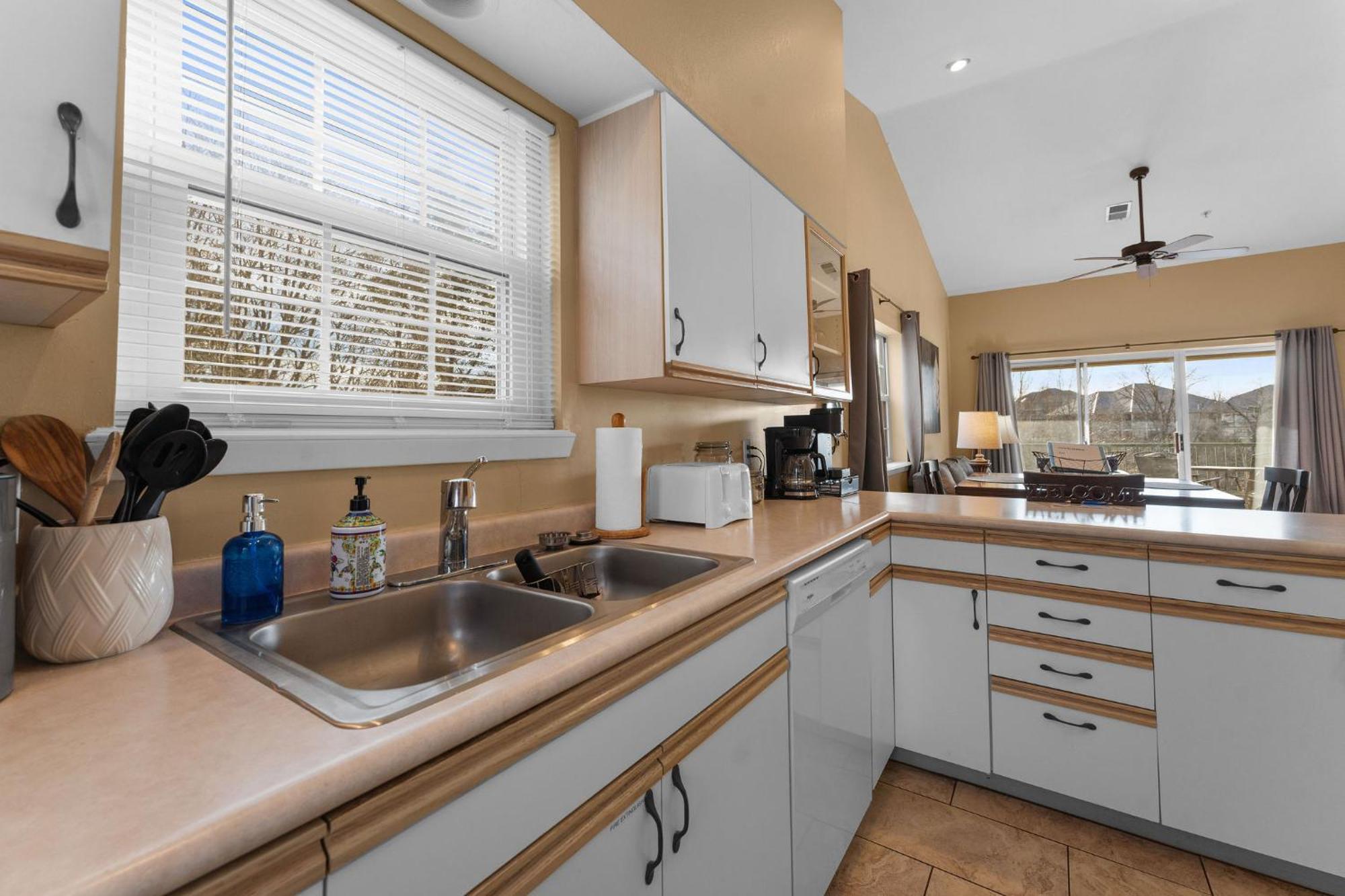 Cozy Top Floor 2Br Condo With View And Amenities!! Point Lookout Extérieur photo